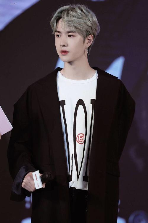 王一博邻居爆料了吗视频,揭秘明星邻里的真实生活